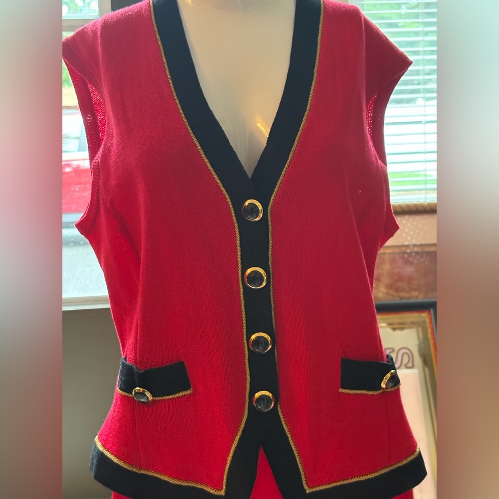 St John Collection by Marie Gray Red Knit Sleeveless Button-Up Vest